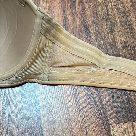 ✨Soma Embraceable Strapless Bra✨ - Picture 7 of 9